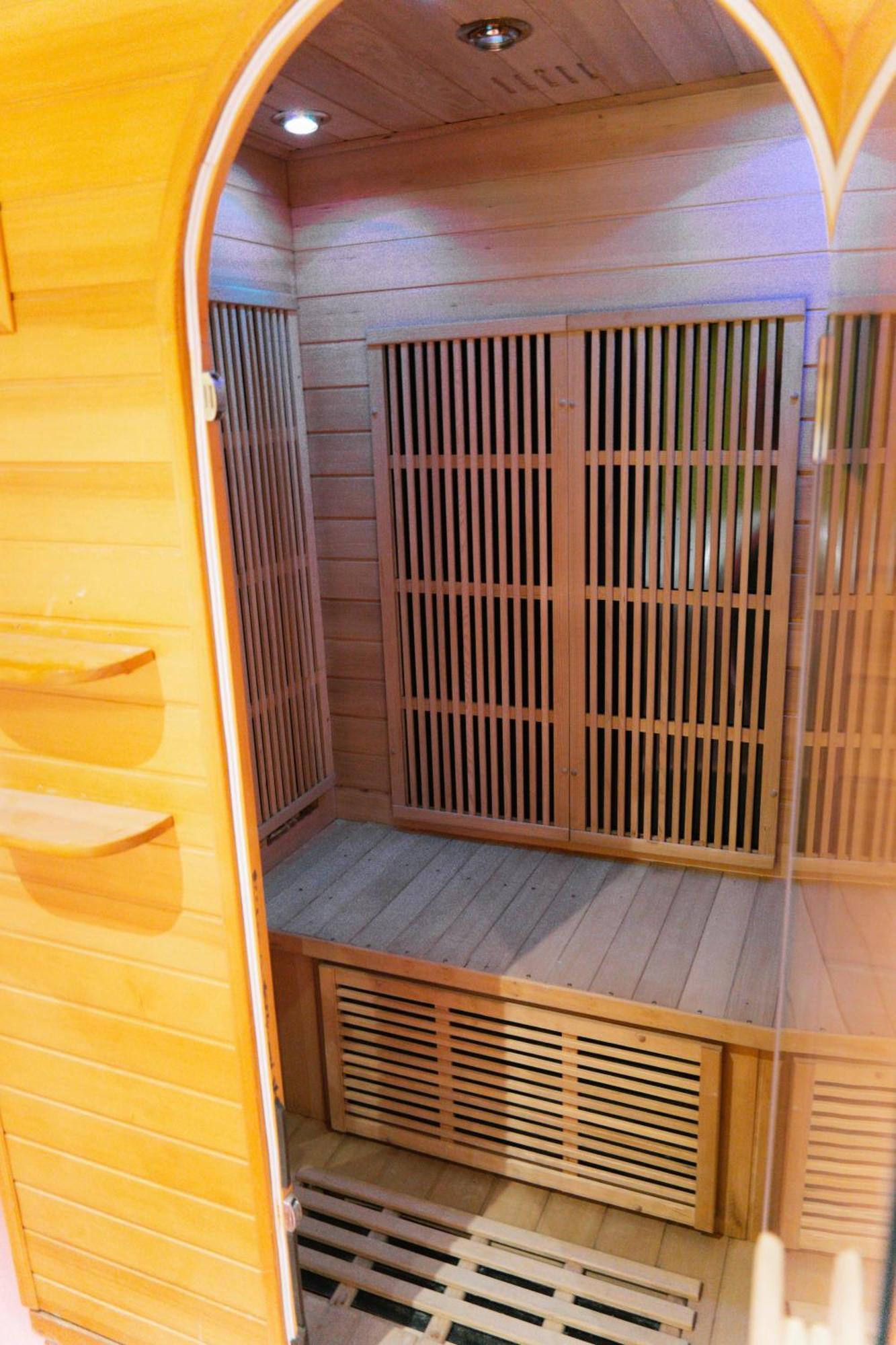 Capsule Girl Power Spa - Balneo - Sauna - Karaoke - Billard - 2 Chambres Charleroi Buitenkant foto