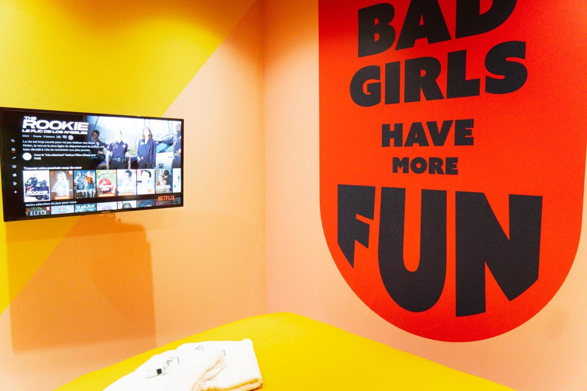 Capsule Girl Power Spa - Balneo - Sauna - Karaoke - Billard - 2 Chambres Charleroi Buitenkant foto