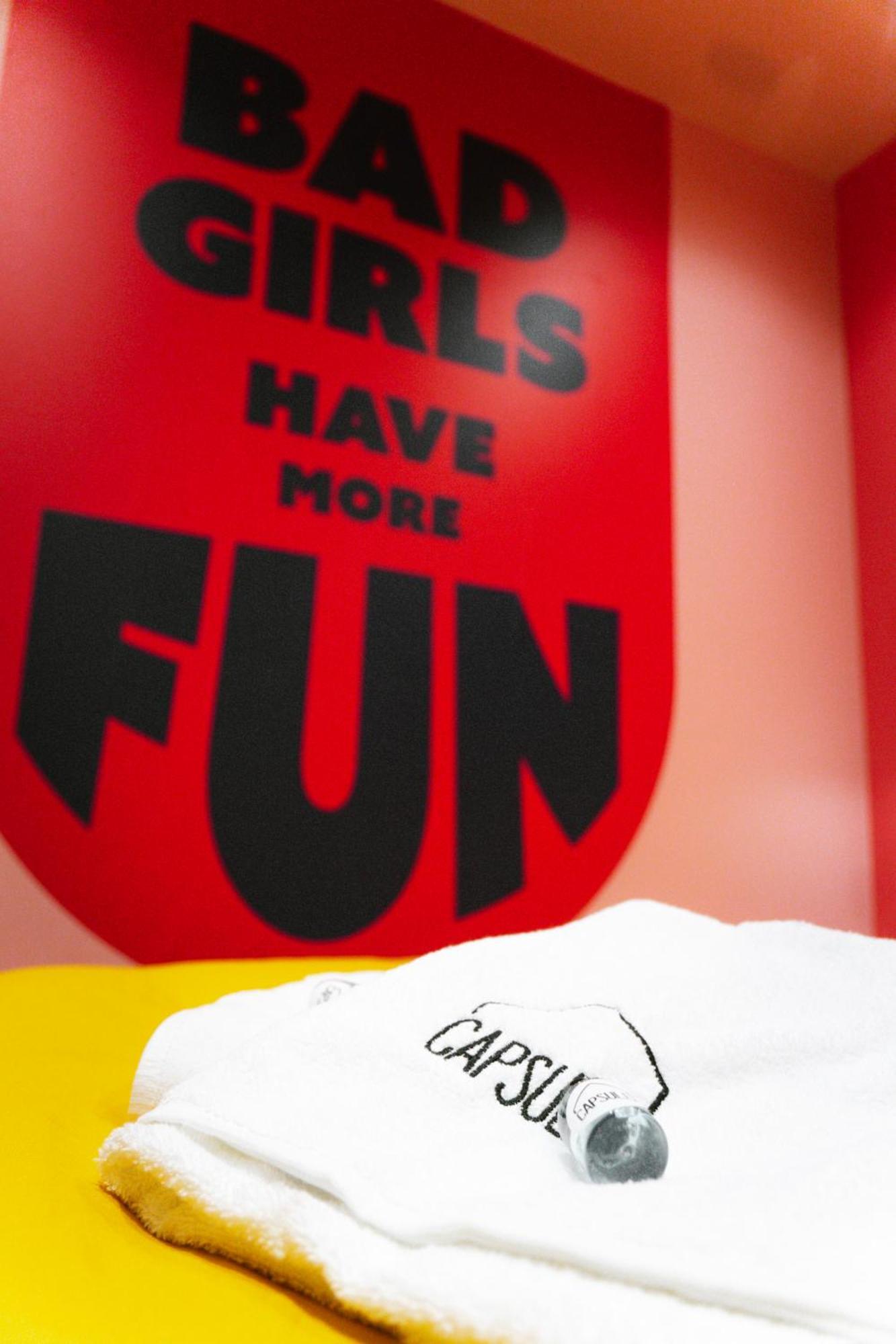 Capsule Girl Power Spa - Balneo - Sauna - Karaoke - Billard - 2 Chambres Charleroi Buitenkant foto