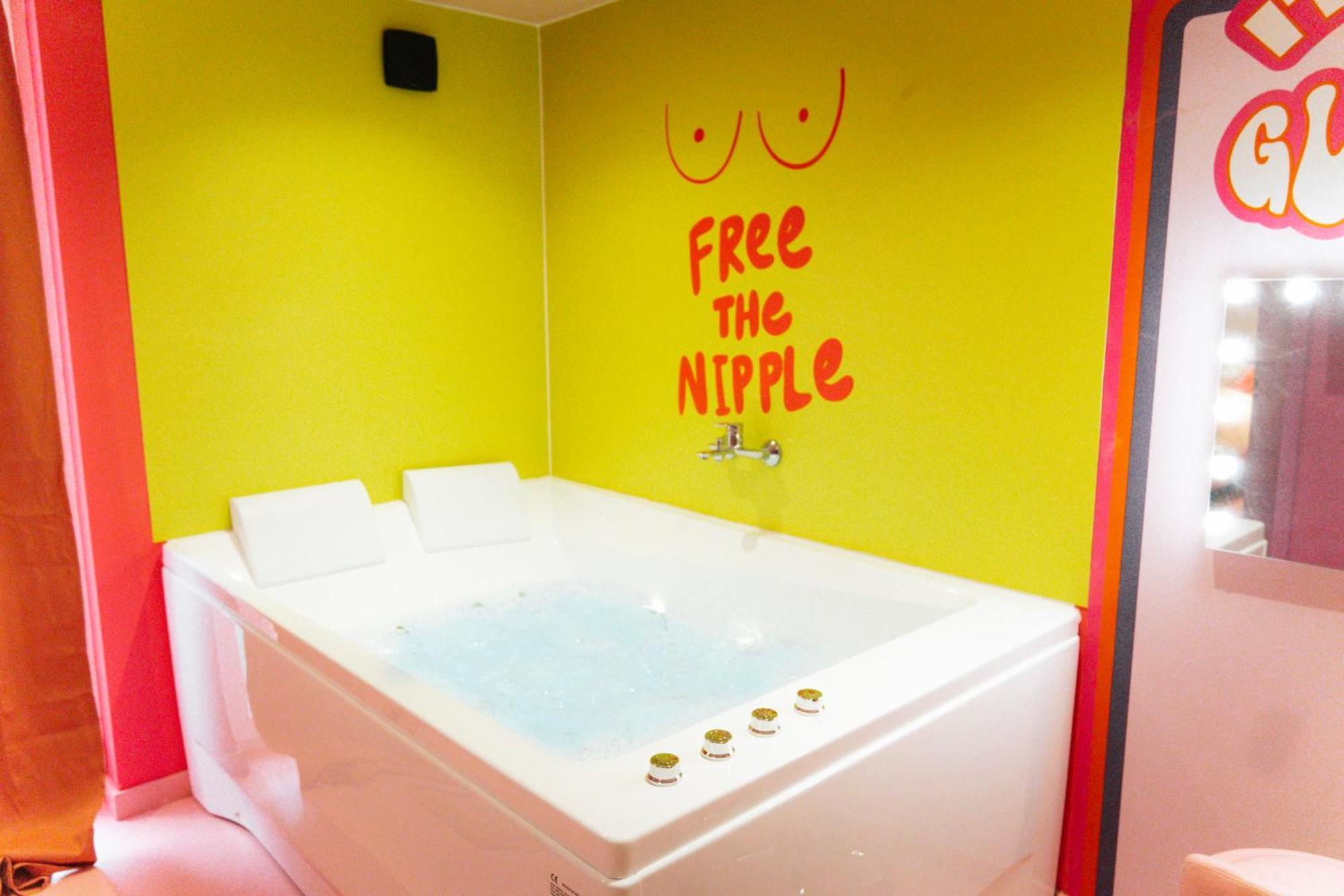 Capsule Girl Power Spa - Balneo - Sauna - Karaoke - Billard - 2 Chambres Charleroi Buitenkant foto