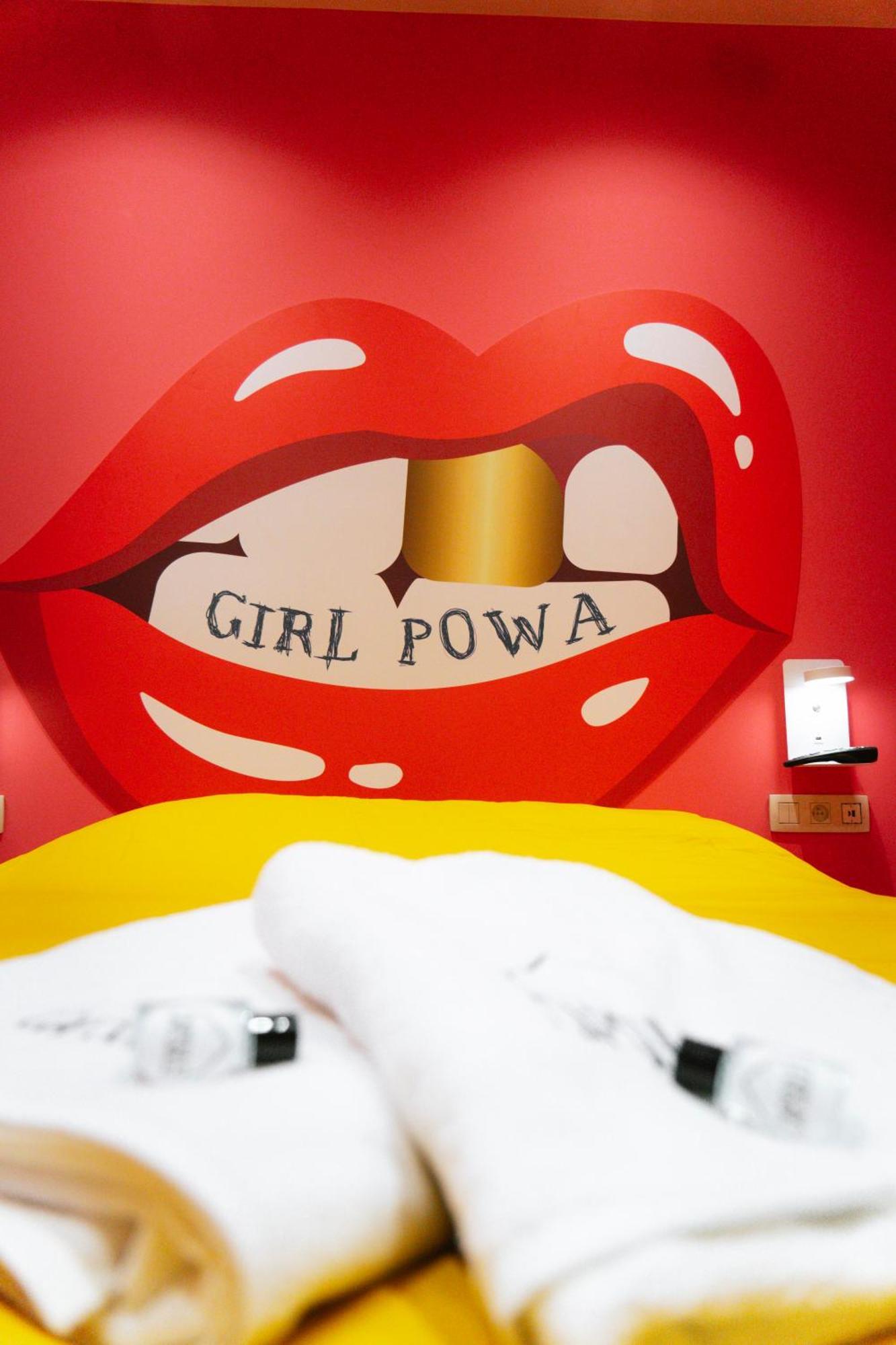 Capsule Girl Power Spa - Balneo - Sauna - Karaoke - Billard - 2 Chambres Charleroi Buitenkant foto