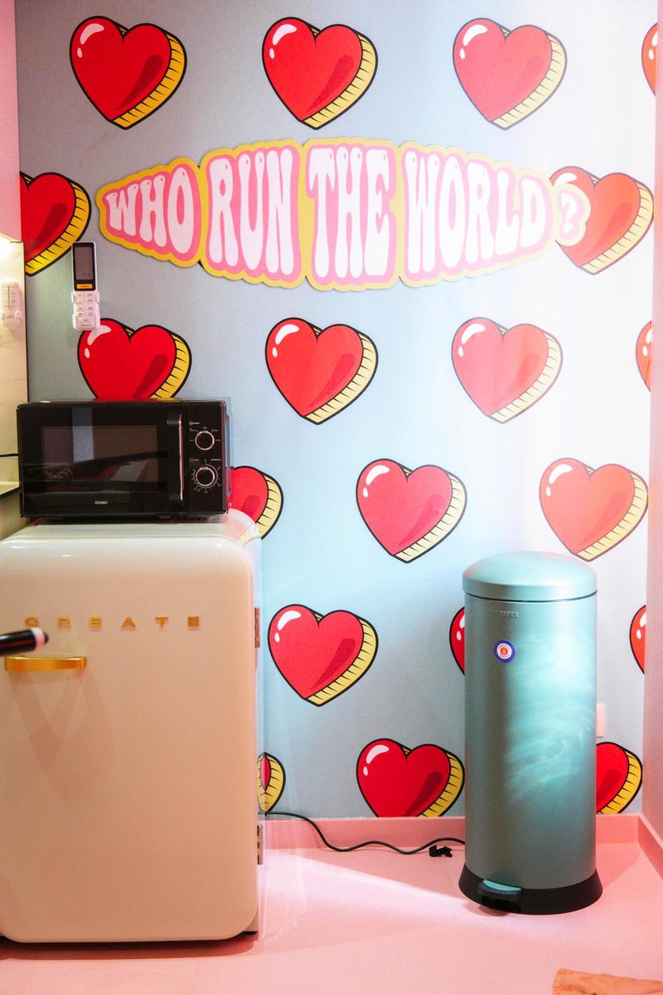 Capsule Girl Power Spa - Balneo - Sauna - Karaoke - Billard - 2 Chambres Charleroi Buitenkant foto